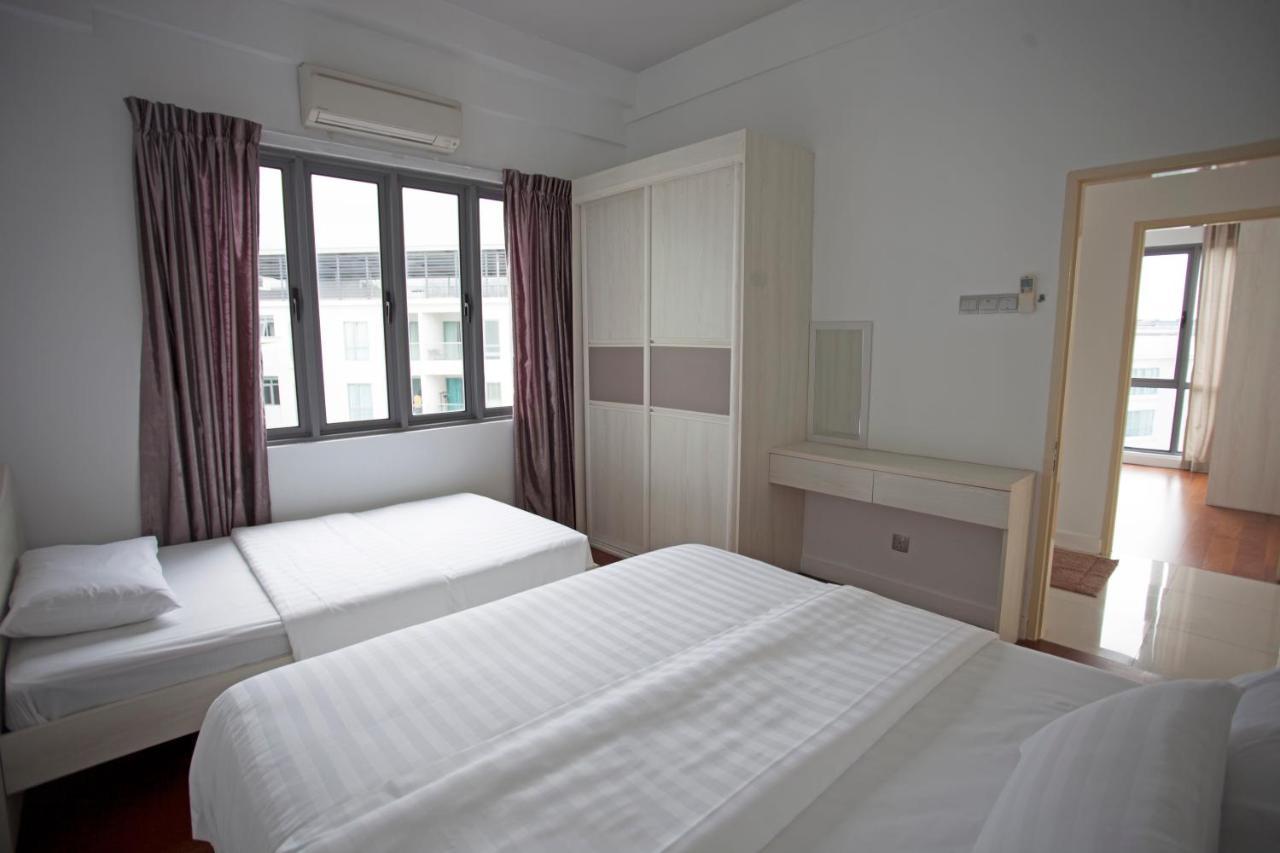 Kota Kinabalu Times Square Imago Apartment Exterior photo